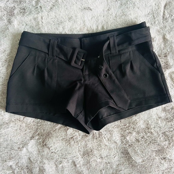 Guess Pants - Guess shorts (size 26)